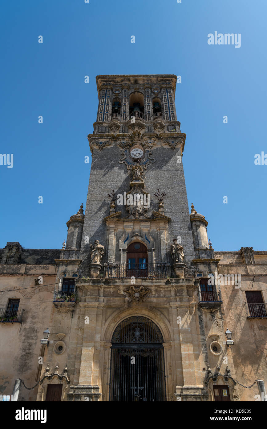 Basílica de Santa María de la Asunción à Arcos de la Frontera, l'un des petits villages blancs d'Andalousie, Espagne Banque D'Images