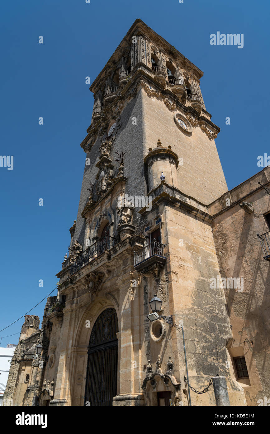 Basílica de Santa María de la Asunción à Arcos de la Frontera, l'un des petits villages blancs d'Andalousie, Espagne Banque D'Images
