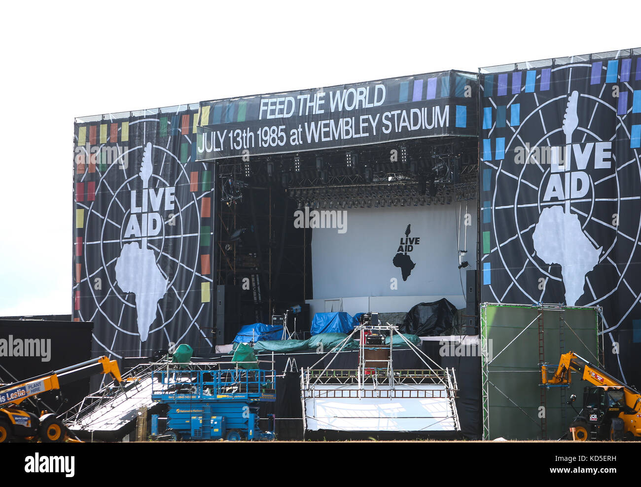 Vues générales de la scène «Live Aid» recréée sur le plateau du biopic «Bohemian Rhapsody» de Freddie Mercury dans un champ dans le Hertfordshire. Avec : Voir où : Hertfordshire, Royaume-Uni quand : 09 Sep 2017 crédit : WENN.com Banque D'Images