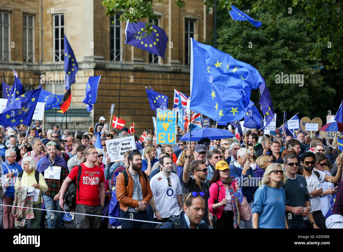 Des milliers de militants anti-brexit prendre part à la marche pour l'Europe rassemblement pro-UE dans le centre de Londres. La marche et un rassemblement est organisé à l'encontre de la décision 2016 brexit - un vote démocratique par le peuple d'angleterre. Comprend : atmosphère où : London, Royaume-Uni Quand : 09 sep 2017 : crédit/wenn.com dinendra haria Banque D'Images