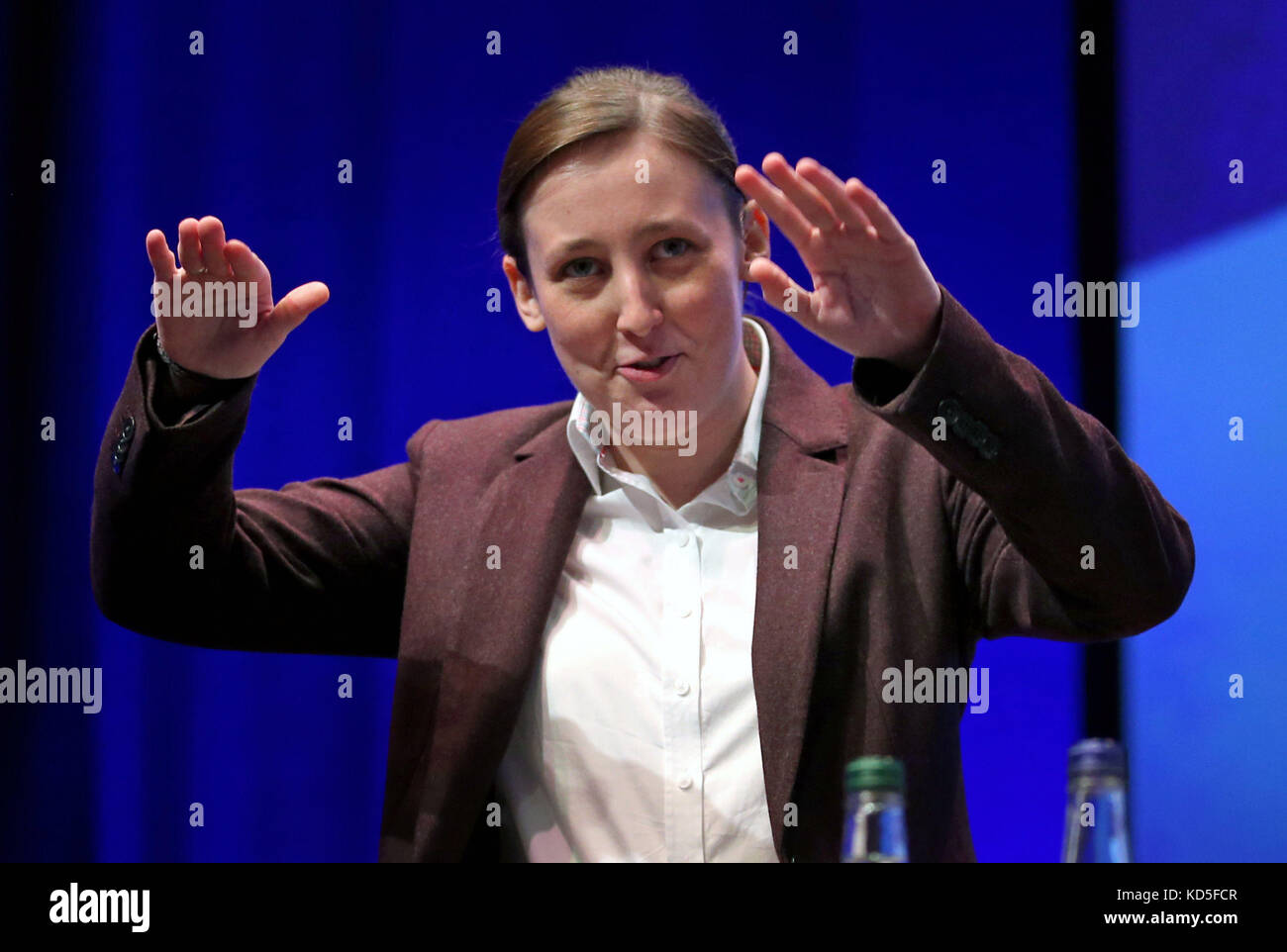 Le député noir de Mhairi s'adresse aux délégués à la conférence du Parti national écossais au Centre SEC de Glasgow. Banque D'Images Le député noir de Mhairi s'adresse aux délégués à la conférence du Parti national écossais au Centre SEC de Glasgow. Banque D'Images