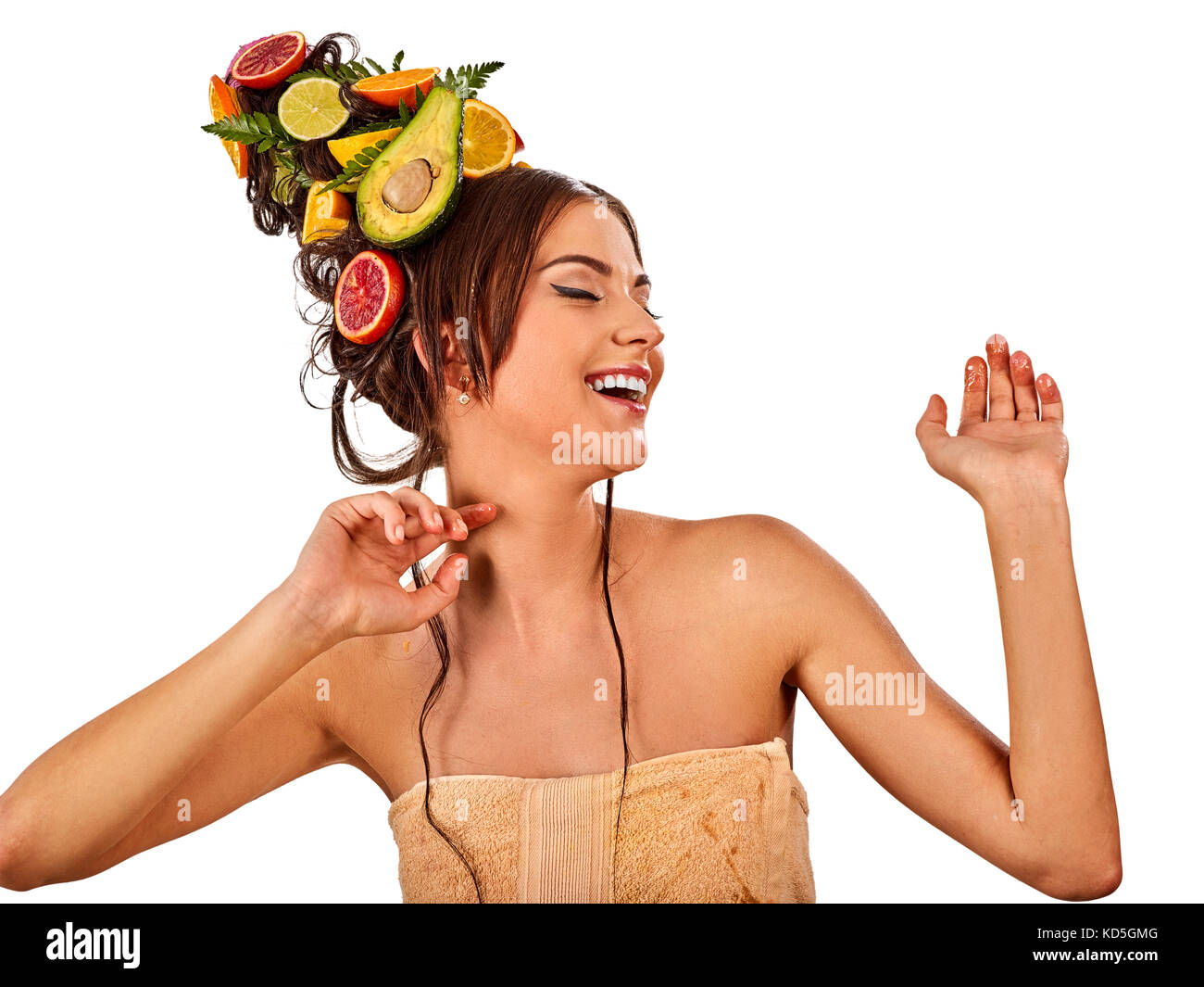 Masque capillaire à partir de fruits frais sur la tête. femme fille avec beau visage. Banque D'Images