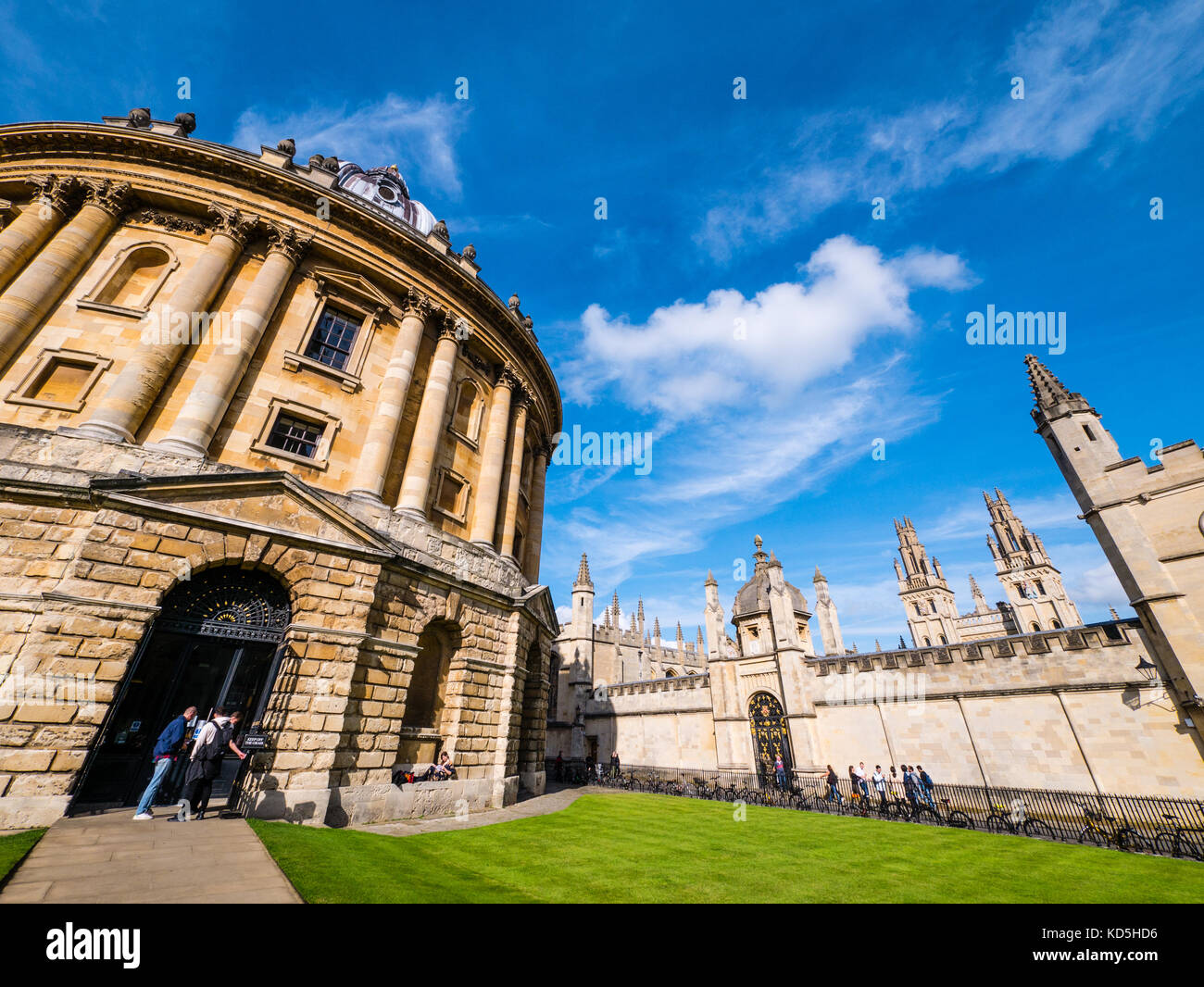 Radcliffe Camera, à l'All Souls College n l'arrière-plan, Radcliffe Square, Oxford, Oxfordshire, Angleterre Banque D'Images