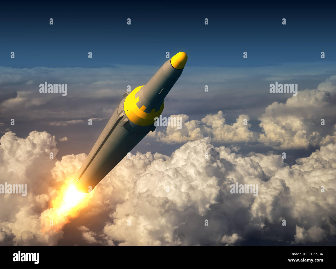 Fusée balistique nord-coréen sur les nuages Banque D'Images