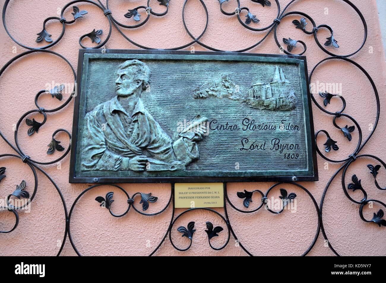 Plaque commémorative à Lord Byron sur un mur à Sintra au Portugal Banque D'Images