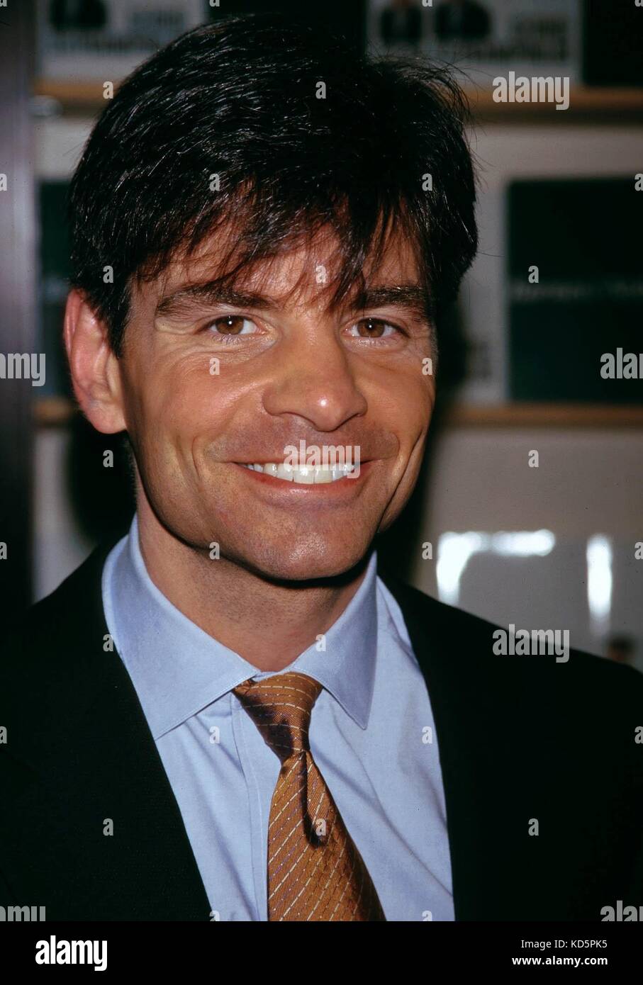 George Stephanopoulos autographing son nouveau livre « All Too Human:A Political Education » à la librairie Barnes & Noble de New York. 12 mars 1999 © RTSpellman / MediaPunch Banque D'Images