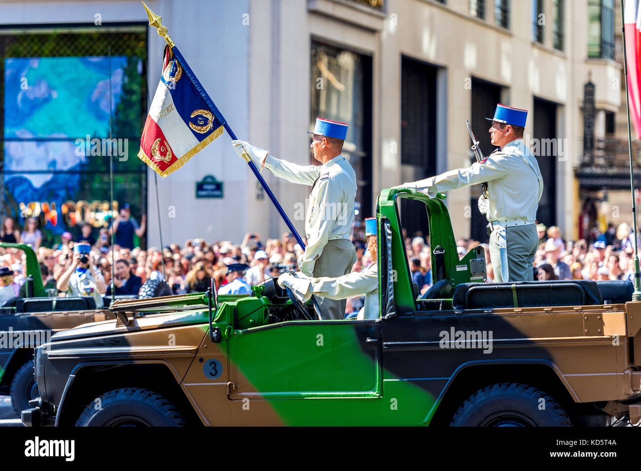 Paris, France. 14 juin 17. L'armée et la police françaises ont mis en avant un grand défilé du 14 juillet. Banque D'Images