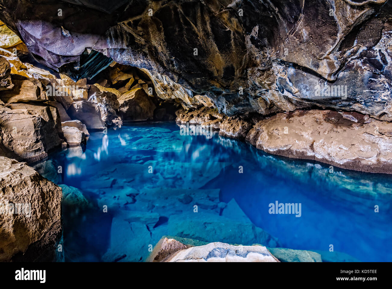 Grotte de Grjotagja et source thermale dans la région de Myvatn en Islande Banque D'Images