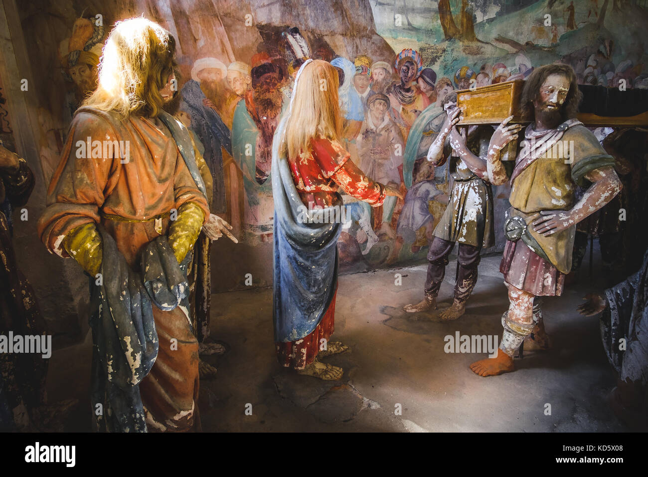 Représentation biblique de la scène (presepe) de l'élévation du fils de la veuve de Nain(Sacro Monte di Varallo, Piémont, Italie, 24 mai 2017) Banque D'Images