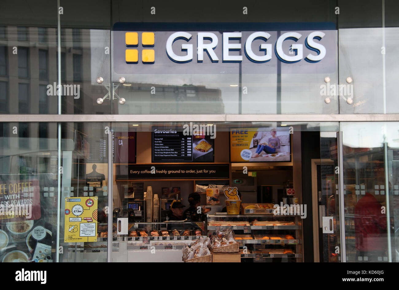 GREGGS Pie Shop à Manchester Banque D'Images