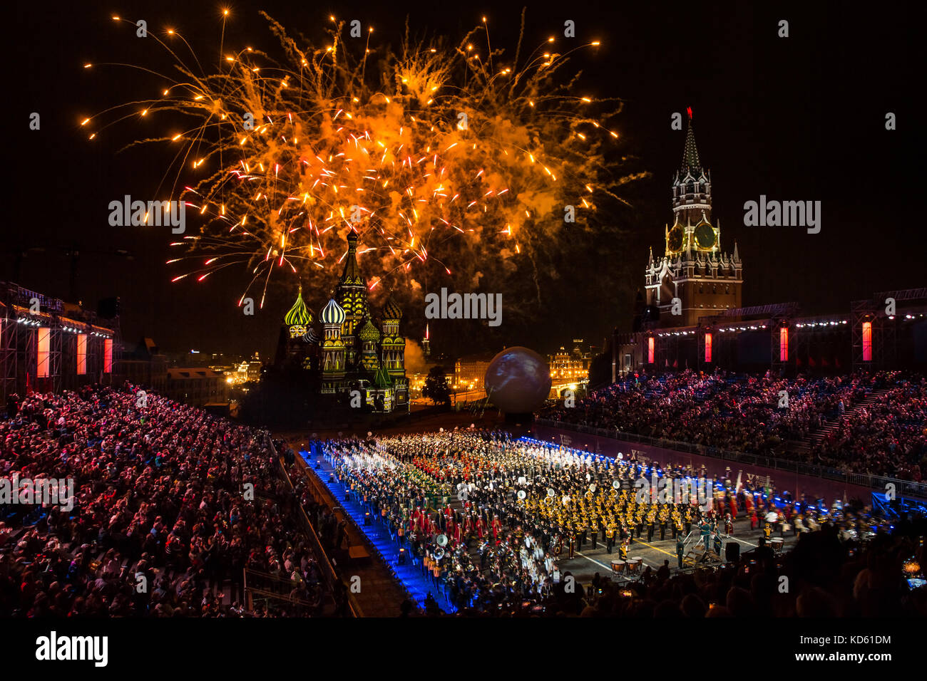 Pyrotechnique artifice voir international military tattoo music festival "Spasskaya Bashnya" à Moscou, Russie Banque D'Images