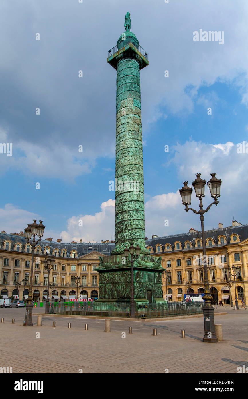 Paris (France) : la colonne Vendôme sur la place "Place Vendôme", à Paris  1er arrondissement / quartier, érigée par Napoléon pour commémorer la battl  Photo Stock - Alamy