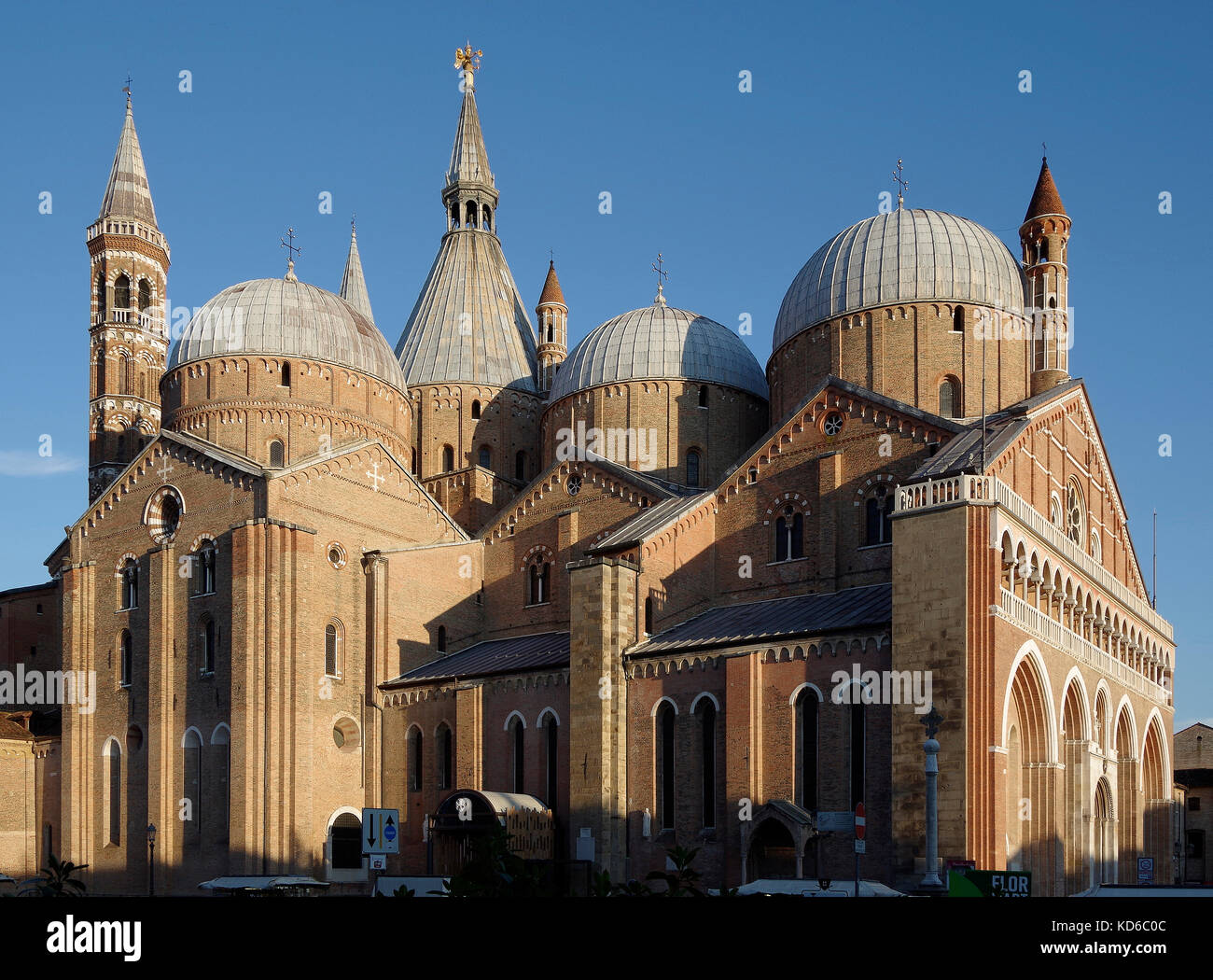 Basilique pontificale de Saint Antoine de Padoue, de style roman, à Padoue en Italie du Nord, Banque D'Images