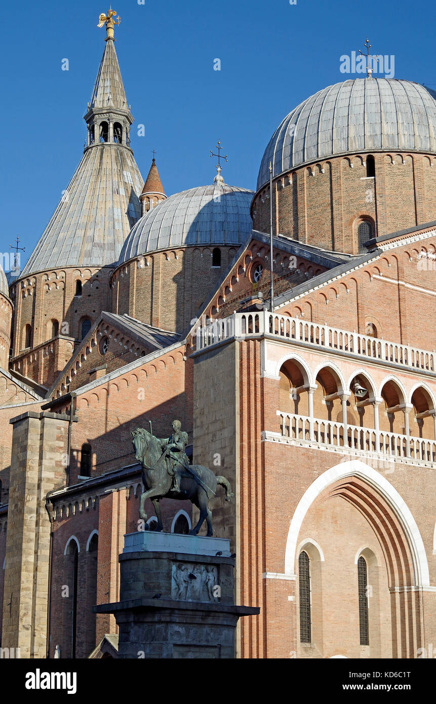 Basilique pontificale de Saint Antoine de Padoue, de style roman, à Padoue en Italie du Nord, Banque D'Images