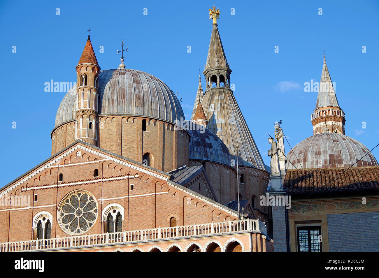 Basilique pontificale de Saint Antoine de Padoue, de style roman, à Padoue en Italie du Nord, Banque D'Images