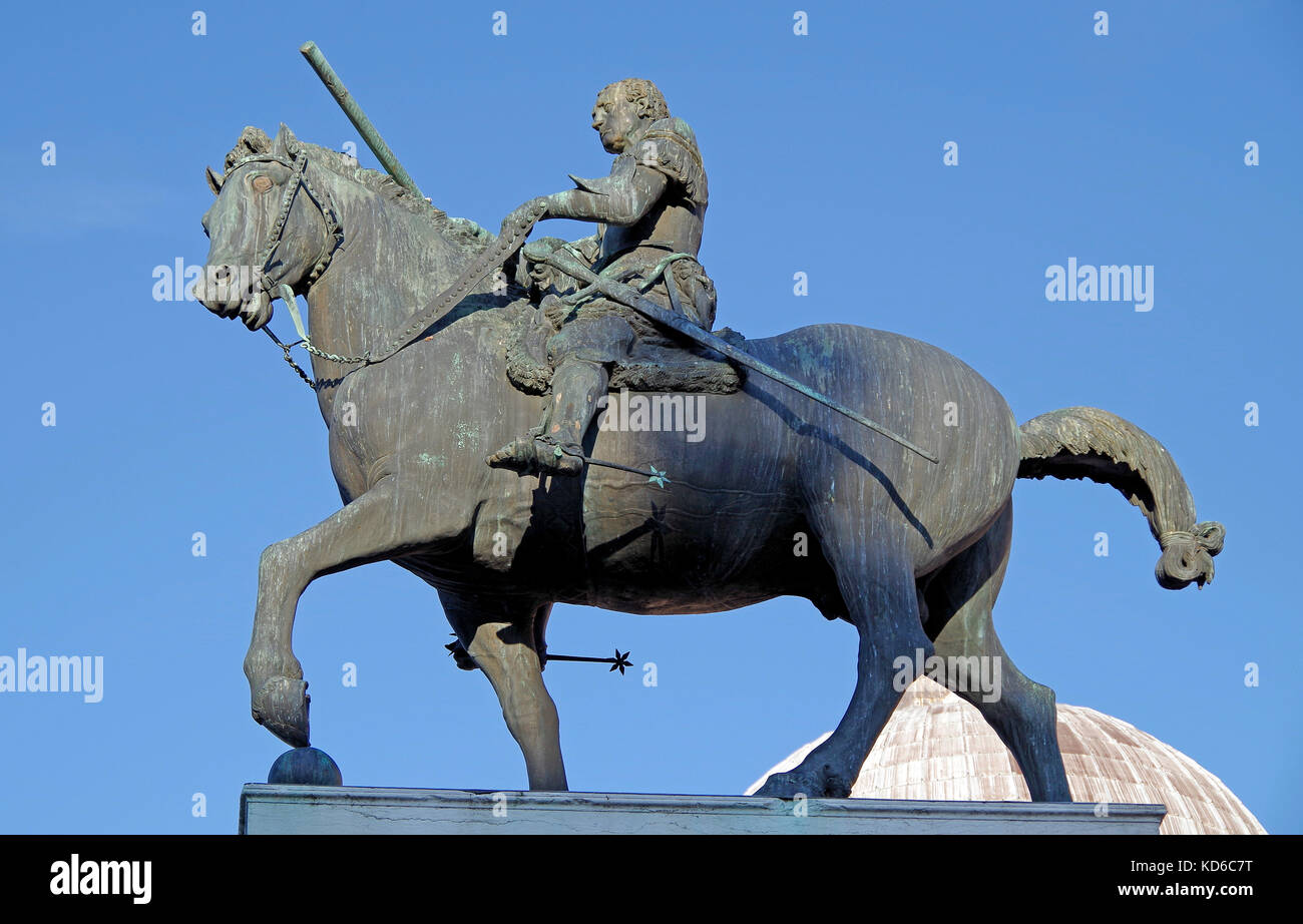 Statue équestre de Gattamala, par Donatella en dehors de la Basilique de Saint Antoine, à Padoue, Italie Banque D'Images