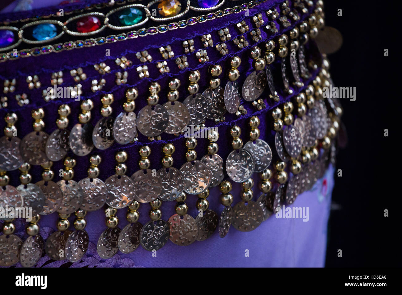 Vue rapprochée d'un détail de danseur du ventre de robe. Banque D'Images