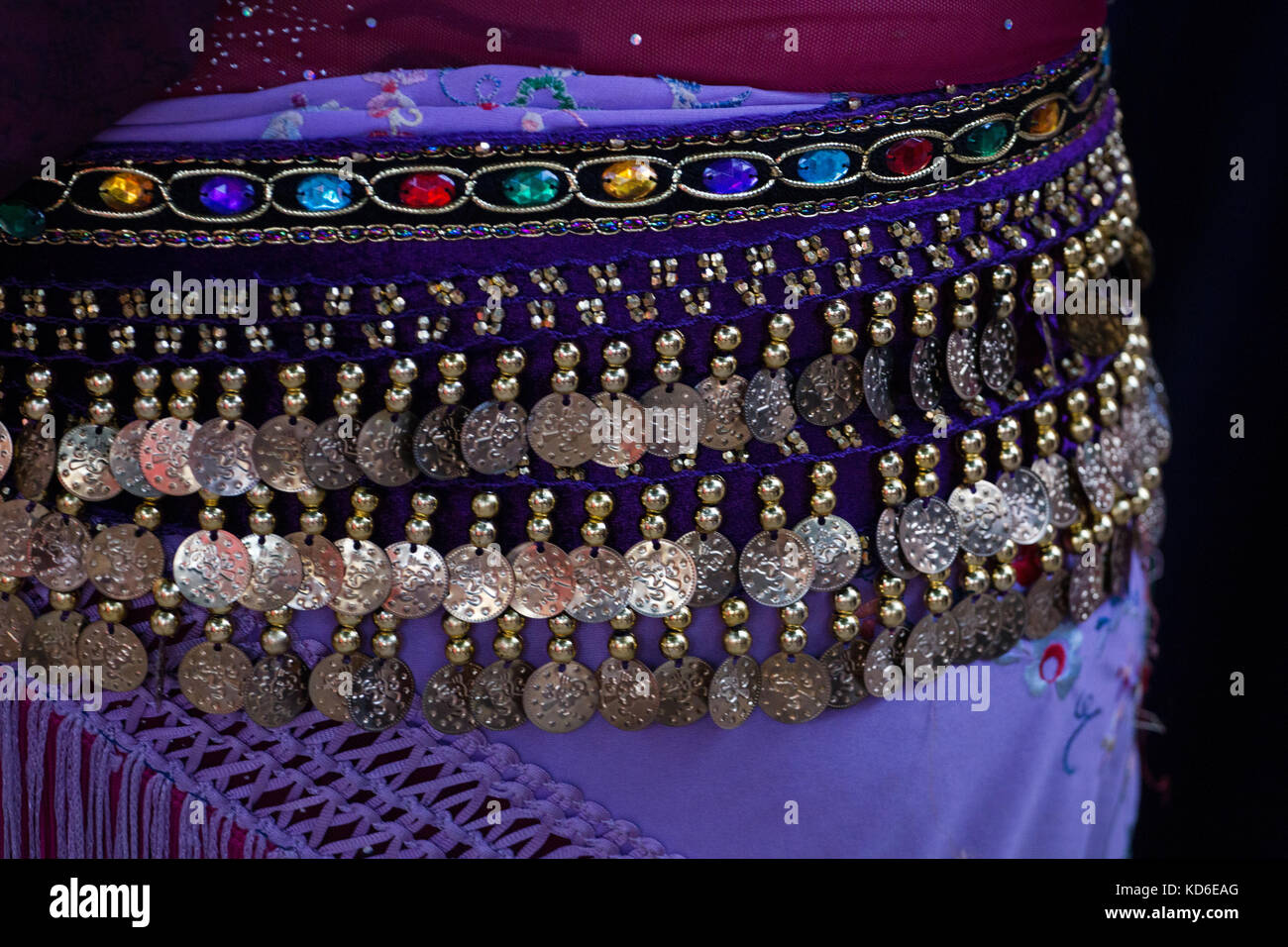 Vue rapprochée d'un détail de danseur du ventre de robe. Banque D'Images