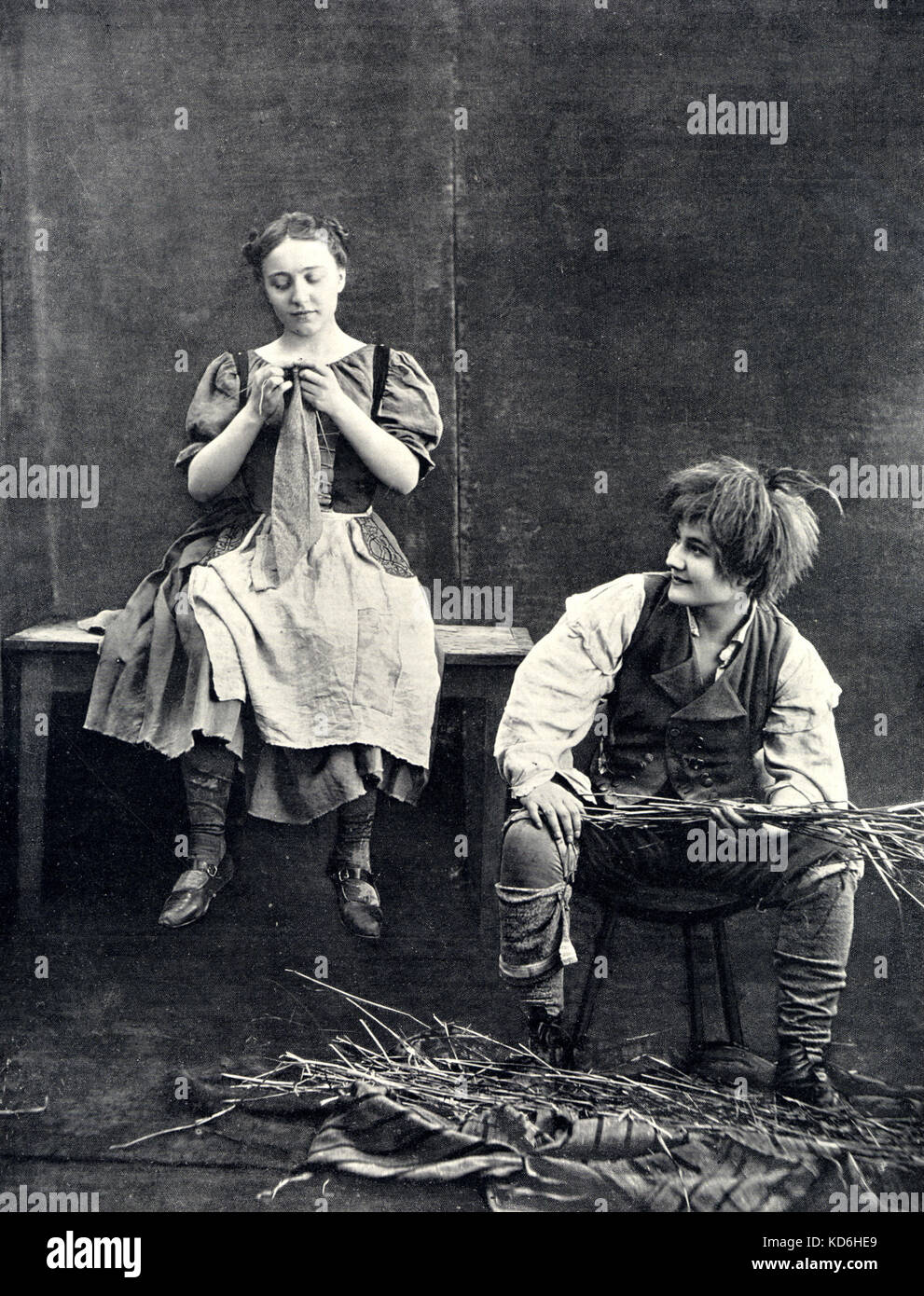 E. L'opéra de Humperdinck 'Hänsel et Gretel' avec Rioton comme Gretel et de Craponne comme Hänsel, Acte I Théâtre National de l'Opéra-Comique, Paris. Le Théâtre, 1900. Banque D'Images