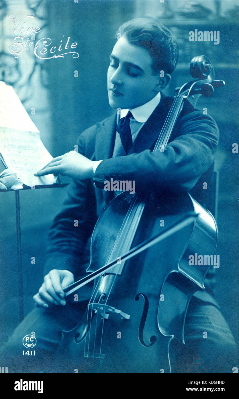 L'image générique de la violoncelliste, violoncelle holding et transformer une page de musique. Carte postale datée du 1924, titré "Vive Ste Cécile' (Longue vie à St Cécile) Banque D'Images