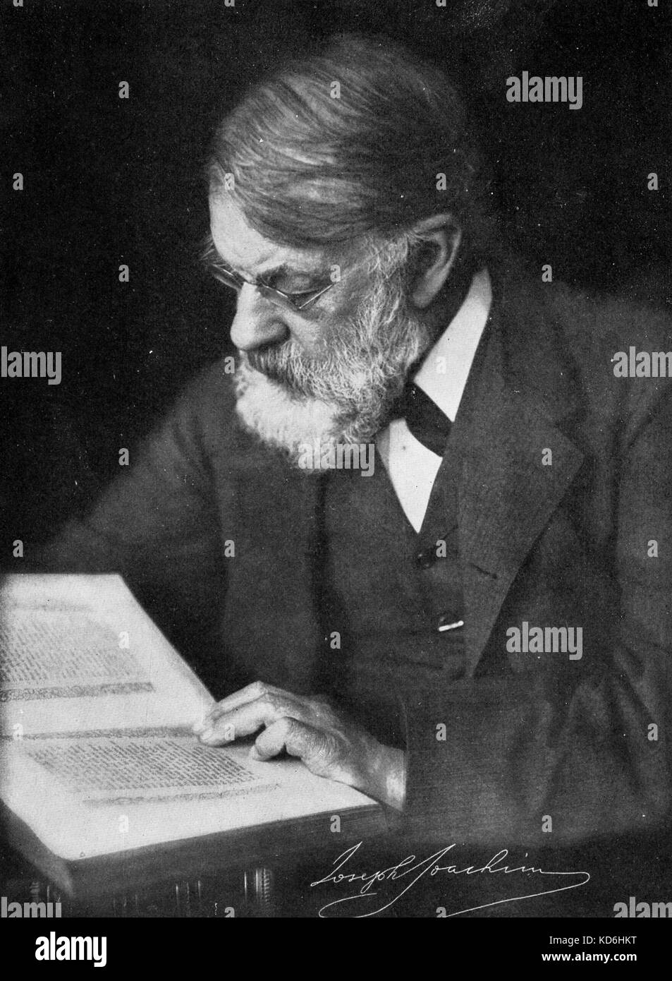 Joseph Joachim lire un livre. Germanised (hongrois) violoniste, compositeur et chef d'orchestre, 1831-1907. Banque D'Images