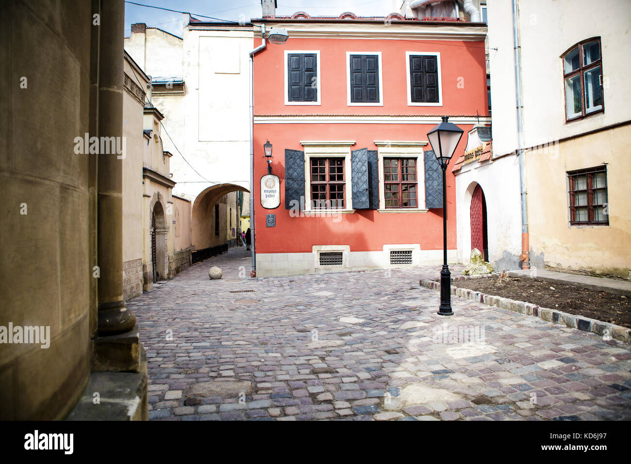 Lviv, UKRAINE, 07 mars 2017 : rue de la ville de Lviv Banque D'Images