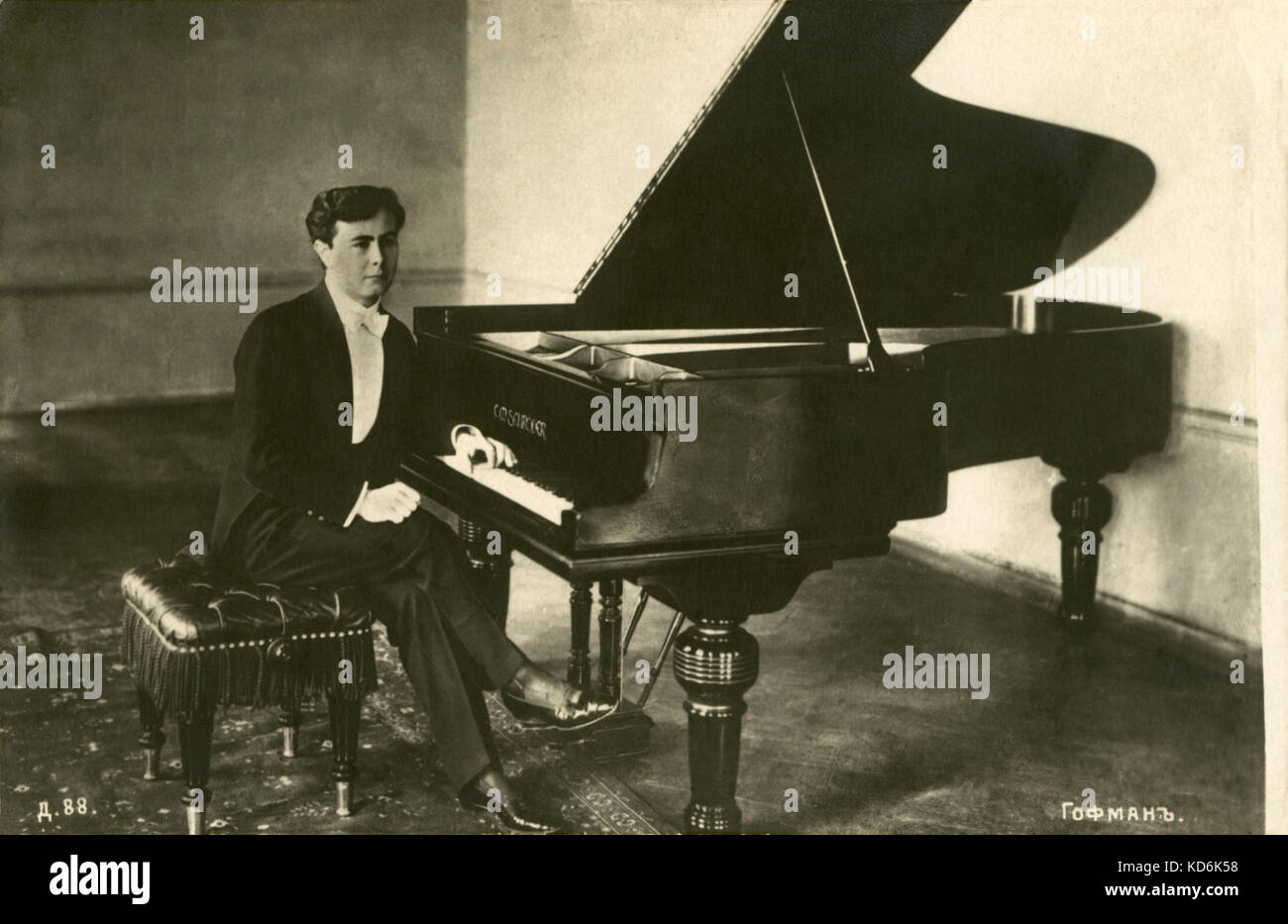 Josef Hofmann posant au piano. Grand piano. Pianiste et compositeur polonais, 1876-1957. Fédération de carte postale photographique. Banque D'Images