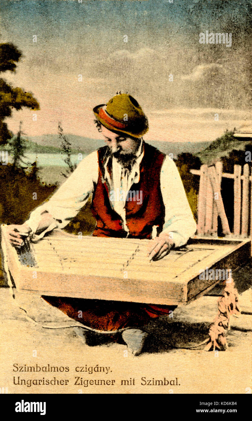 Jeu de cymbalum tzigane. Instrument souvent utilisé dans la musique populaire hongroise, notamment les tsiganes hongrois. Carte postale peinte au début du xxe siècle. Banque D'Images