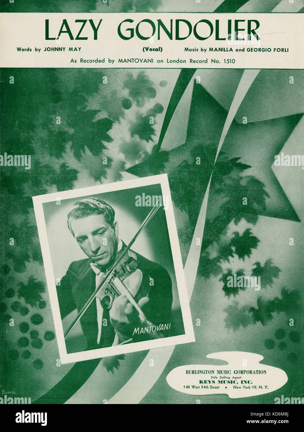 Mantovani à jouer du violon pour ' Lazy Gondolier ' par manille et Georgio Forli sur la partition. Publié à New York par Burlington Music Corporation, 1955. Annunzio Paolo Mantovani : italien, 1905 - 1980 Banque D'Images