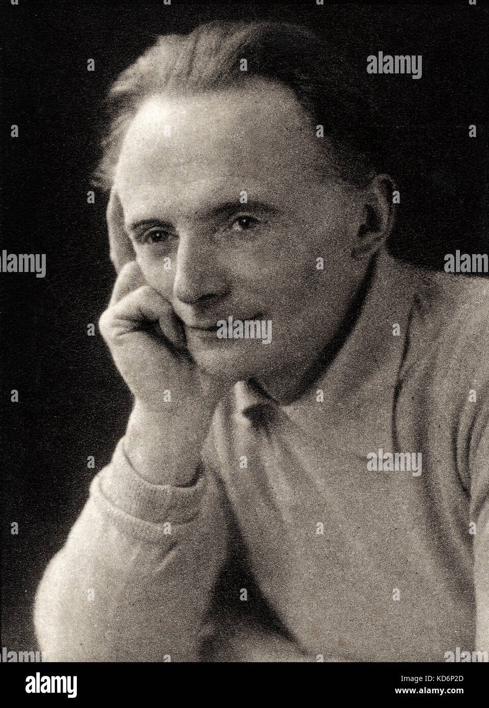 Rutland Boughton - portrait photographique se penchant la tête sur la main. Compositeur anglais de musique de l'orchestre et des chœurs, et l'opéra. 1878 - 1960. Étudié à Stanford et Walford Davies. Banque D'Images