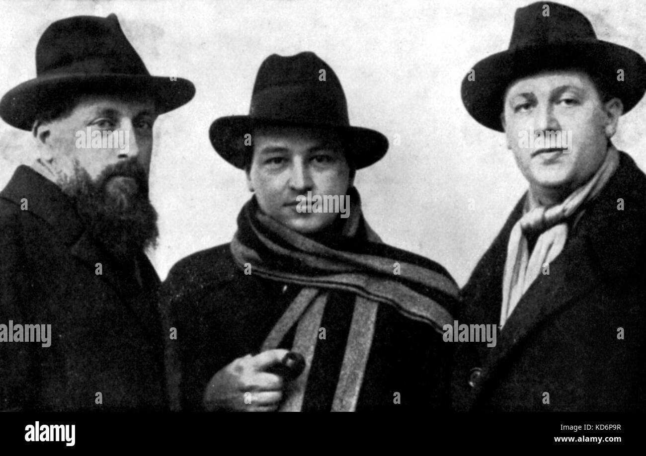 Arthur Honegger - portrait de l'compositeur suisse né français (au centre) avec Ernest Ansermet (à gauche) et Roland Manuel (à droite), 19 janvier 1925, Genève, Suisse, à un rendement de Roi David Le roi David / écrit par Honegger. AH : 10 mars 1892 - 27 novembre 1955. EA : conducteur suisse, 11 novembre 1883 - 20 février 1969. RM : compositeur français, 1891 - 1966 . Banque D'Images