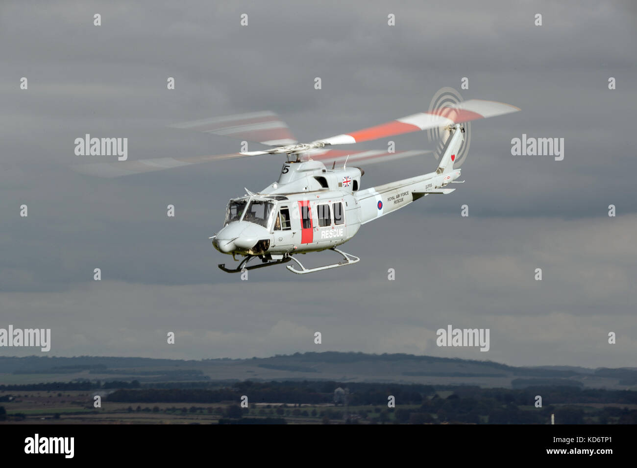 Zj705 griffin bell 412 har.2 hélicoptère Banque D'Images