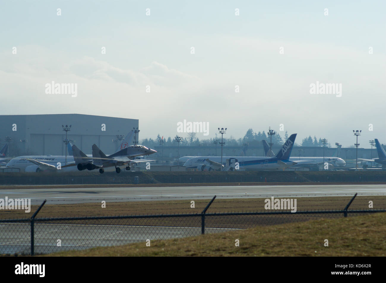 Everett, Washington, USA - jan 26th, 2017 : un Mig-29ub lors d'une courte note de l'usine de Boeing à l'aéroport du comté de Snohomish site ou paine field Banque D'Images