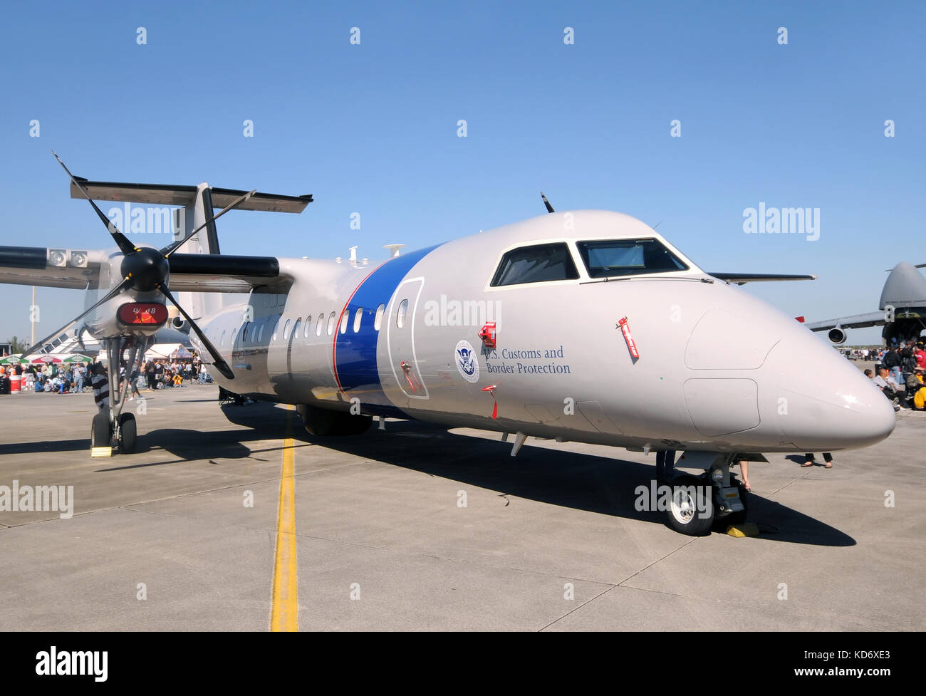 Homestead, Floride - le 6 novembre 2010 : ustoms et la protection des frontières de l'avion Dash-8 se rendant sur le Homestead Air Reserve Base. us homeland security i Banque D'Images