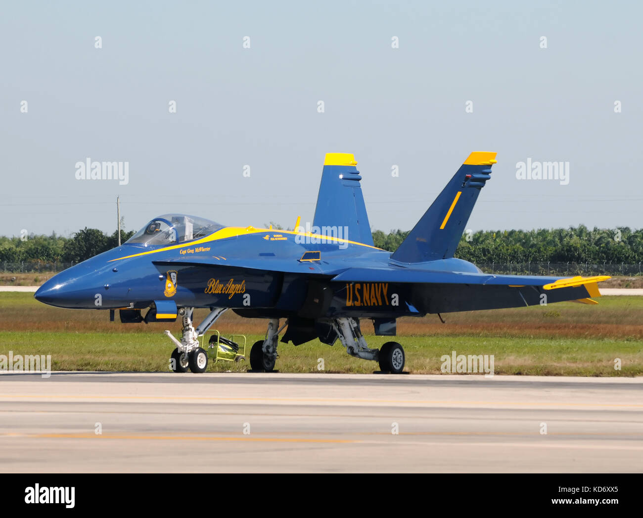 Miami, USA - 6 novembre 2010 : blue angels numéro 1 de chasse visitant Homestead Air Reserve Base proche de Miami. le bleu des anges sont la précision flyi Banque D'Images