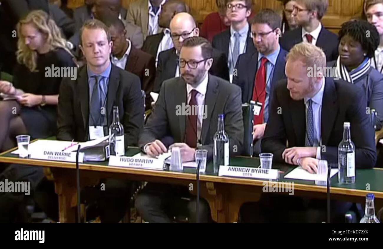 (De gauche à droite) Directeur général de Deliveroo Dan Warne, Directeur des affaires juridiques chez Hermes Hugo Martin et Directeur de la politique publique chez Uber Andrew Byrne, au Comité de stratégie commerciale, énergétique et industrielle, au Palais de Westminster à Londres. Banque D'Images