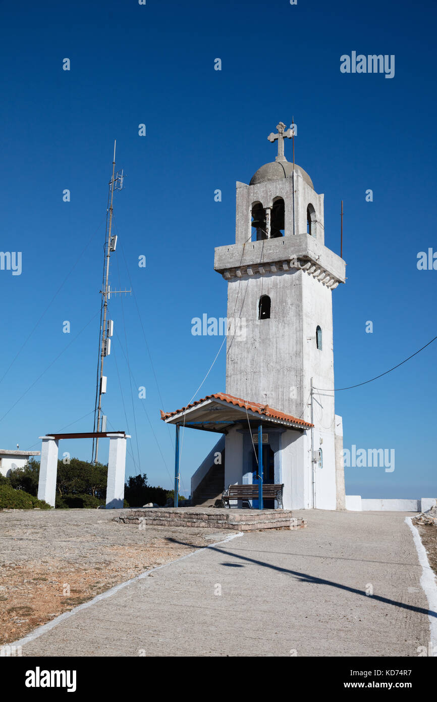 Clocher de monastère Katharon Nirito haut sur le mont sur l'île Ionienne de Ithaka en Grèce Banque D'Images