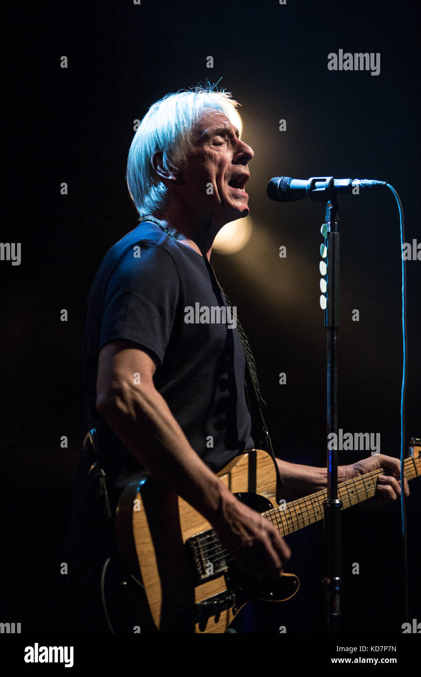 Toronto, Canada. 10 octobre 2017. Paul Weller se produit lors de son Aimable tour de révolution. Crédit: Bobby Singh/Alay Live News. Banque D'Images