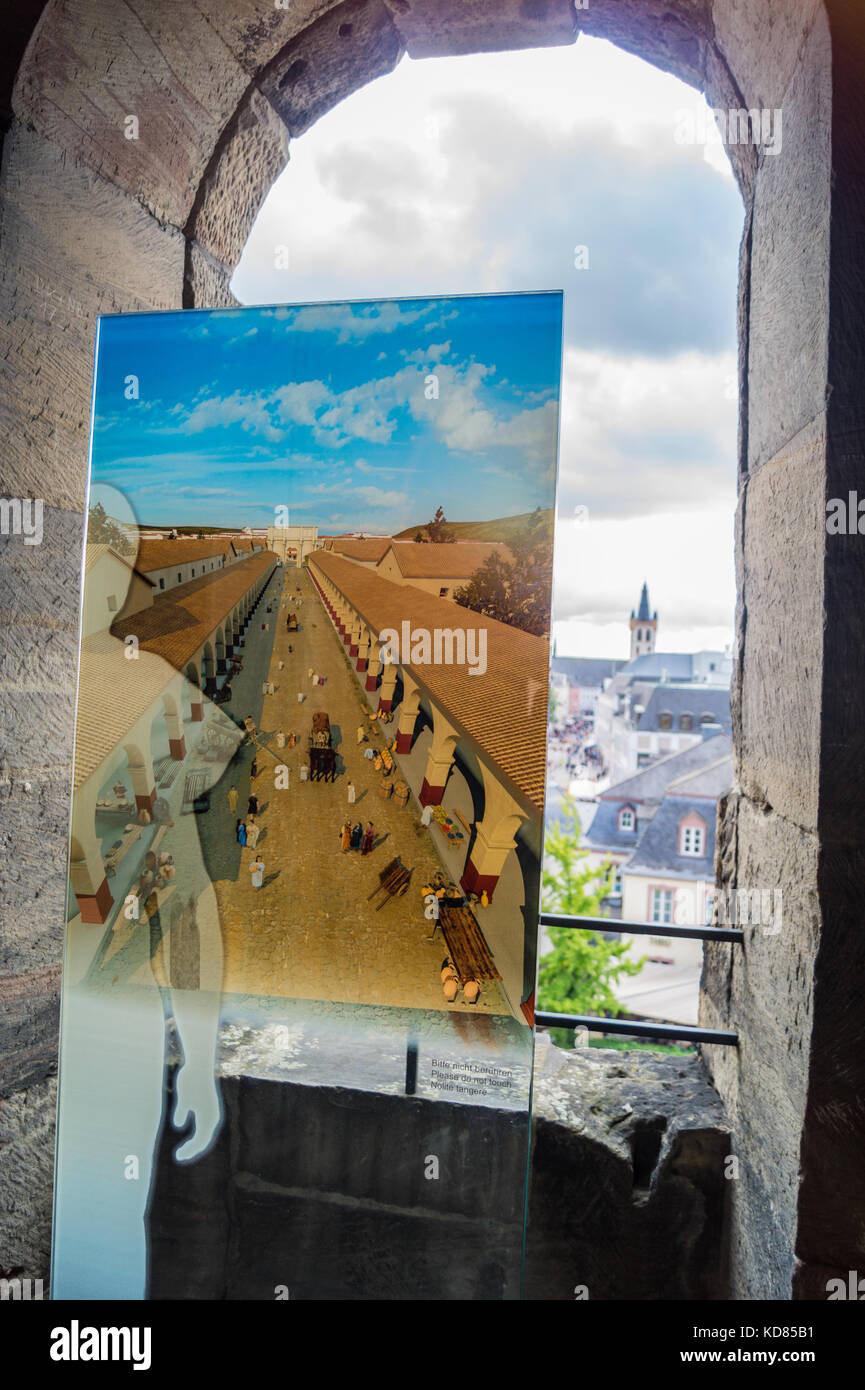 Époque Romaine reconstituée à partir de la Porta Nigra, porte de la ville romaine, 2ème. siècle, Trèves, Rhénanie-Palatinat, Allemagne Banque D'Images