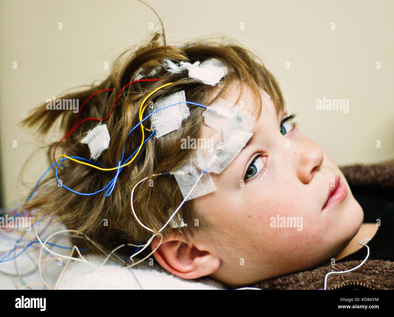 Boy Getting un EEG Banque D'Images