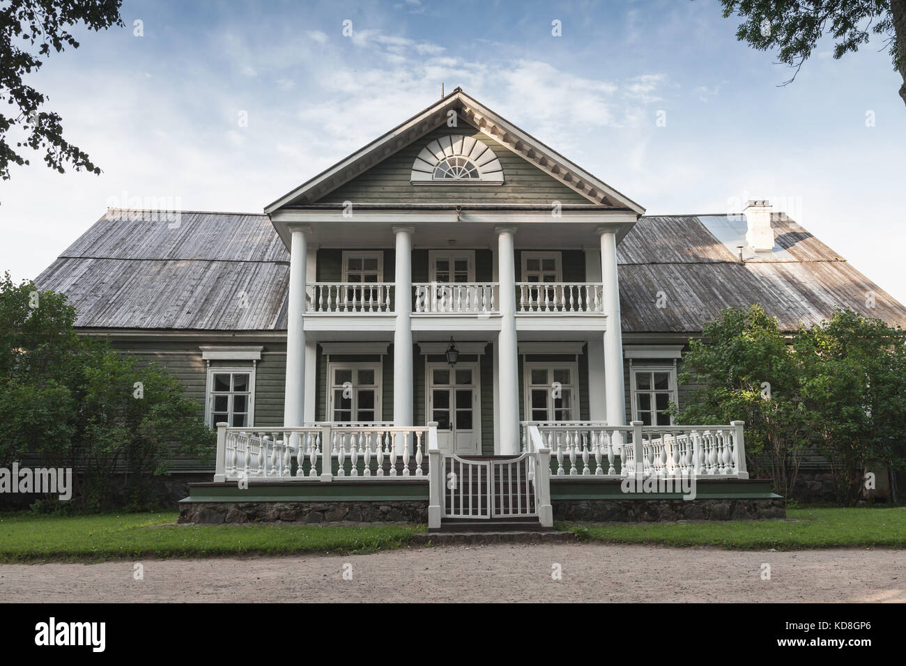 L'oblast de Pskov, Russie - le 13 juillet 2014 : le manoir de hannibals. petrovskoye. Entrée principale Banque D'Images