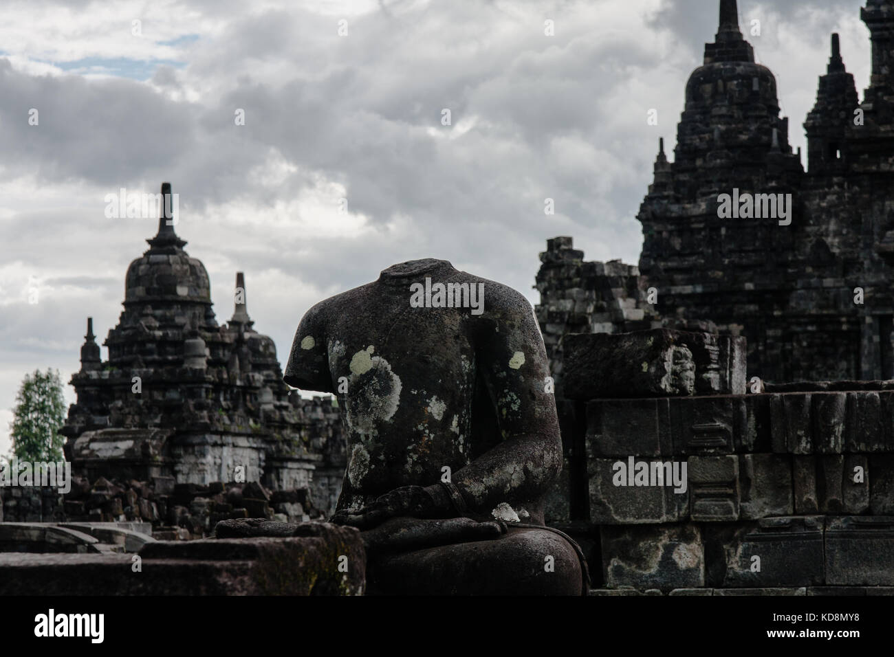 Une statue du Bouddha sans tête à la Sewu Temple (Candi Sewu), Yogyakarta, Indonésie Banque D'Images