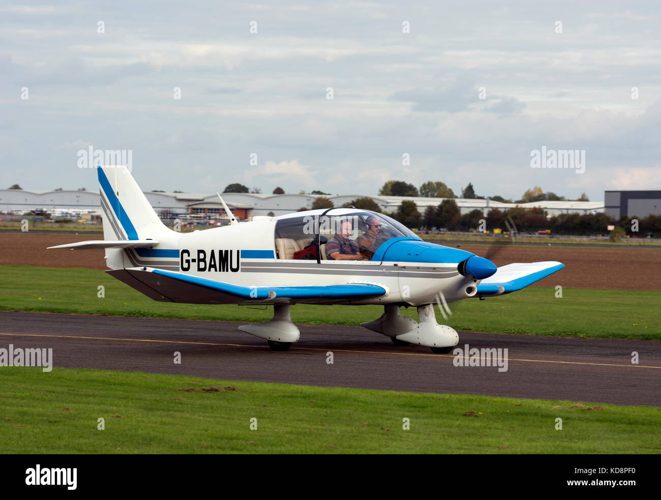 Robin DR400-160 à Wellesbourne Airfield, Warwickshire, UK (G-BAMU) Banque D'Images