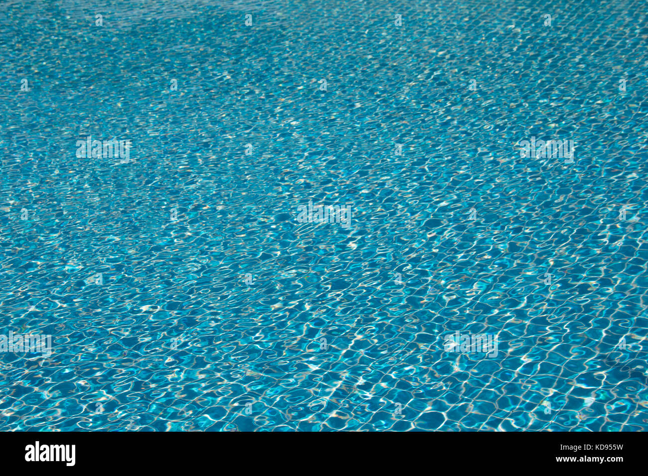 Piscine soleil bleu fond mosaïque avec réflexion Banque D'Images