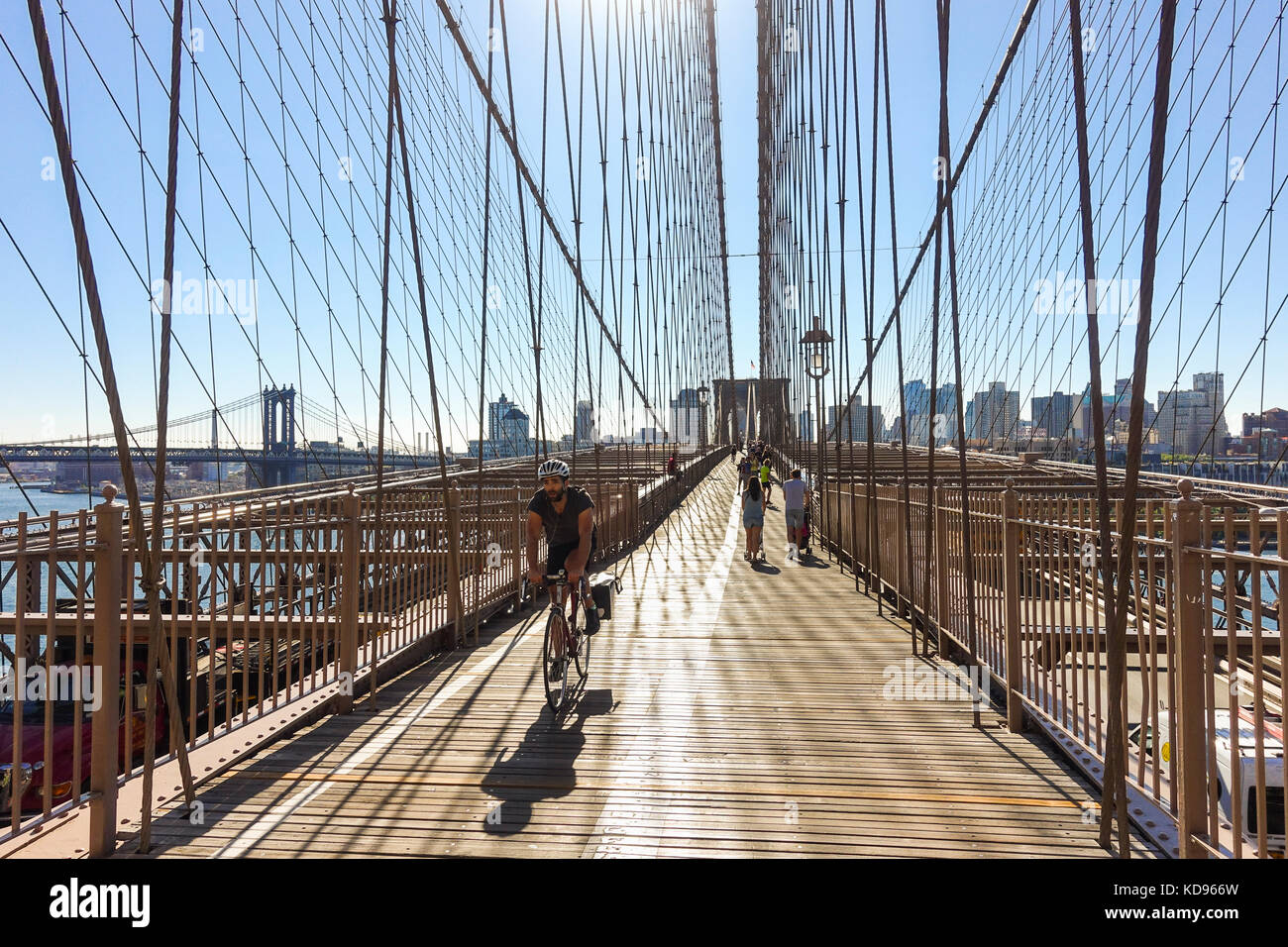 Location sur pont de Brooklyn, New York, pour piétons, Manhattan, États-Unis. USA. Banque D'Images