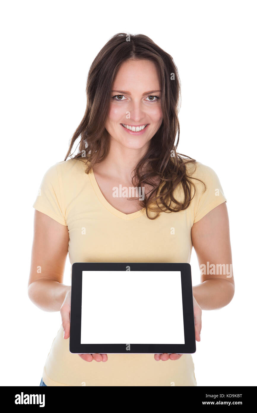 Portrait Of Smiling Woman Holding Digital Tablet Over White Background Banque D'Images