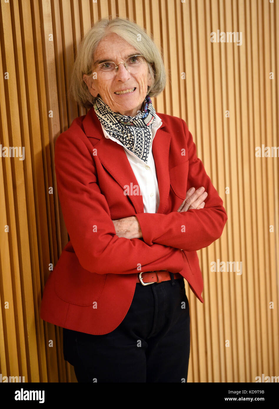 Cologne, Allemagne. 11 octobre 2017. Auteur Donna Leon photographié avant une lecture dans le cadre de la 'lit. Festival littéraire de Cologne Spezial à Cologne, Allemagne, 11 octobre 2017. Donna Leon présente son nouveau livre 'Earthly Remains' (titre allemand : 'Stille Wasser'). Crédit : Henning Kaiser/dpa/Alamy Live News Banque D'Images