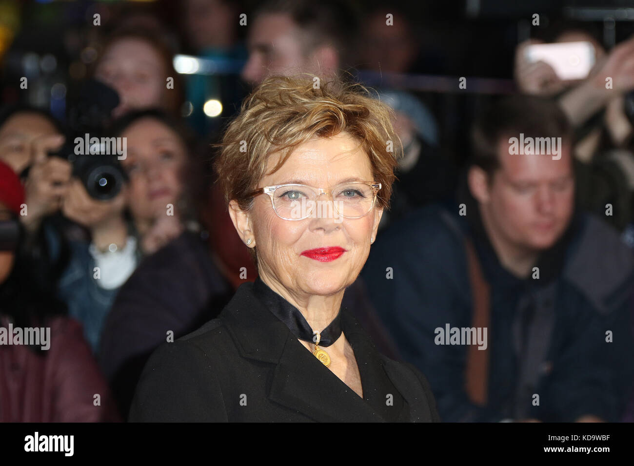 Londres, Royaume-Uni. Oct 11, 2017. Annette Bening, film étoiles ne meurent pas à Liverpool - BFI LFF Première européenne, Leicester Square, Londres, Royaume-Uni, 11 octobre 2017, photo de Richard Goldschmidt : Riche de crédit Gold/Alamy Live News Banque D'Images