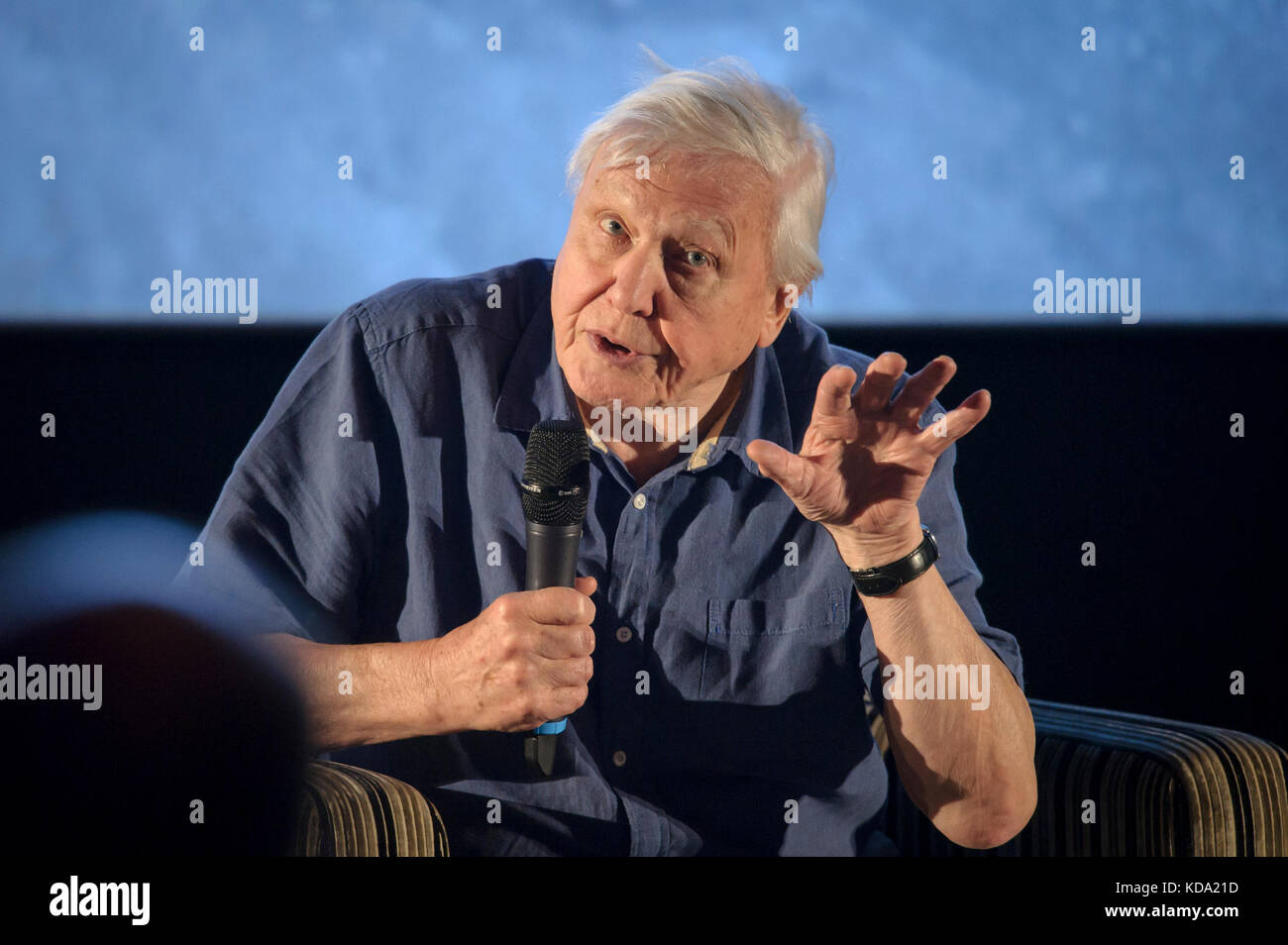 Bristol, Royaume-Uni. Oct 11, 2017. Sir David Attenborough premières Planète Bleue II à au Cinéma de Lux, la BBC célèbre ses 60 ans de l'histoire naturelle de l'unité avec cet événement exclusif comprend une projection du premier épisode suivi d'une conversation avec Sir David Attenborough et le programme de crédit aux décideurs : Alistair Heap/Alamy Live News Banque D'Images