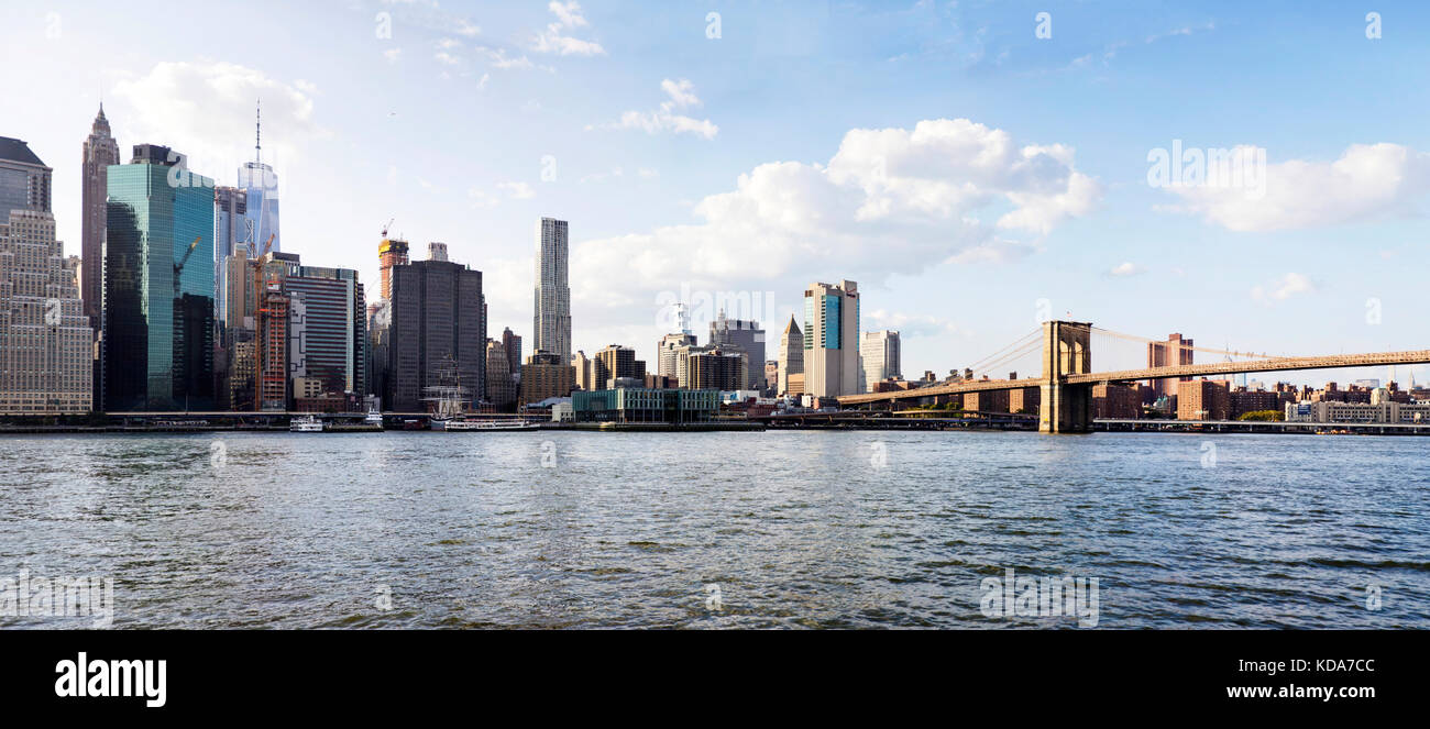 Pont de Brooklyn est un hybride/à haubans pont suspendu de la ville de New York. Banque D'Images